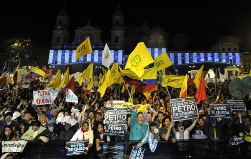 En direct de Bogota : Les ultraconservateurs menacent la démocratie (Une Histoire Populaire) 221-mzgag-aust-55